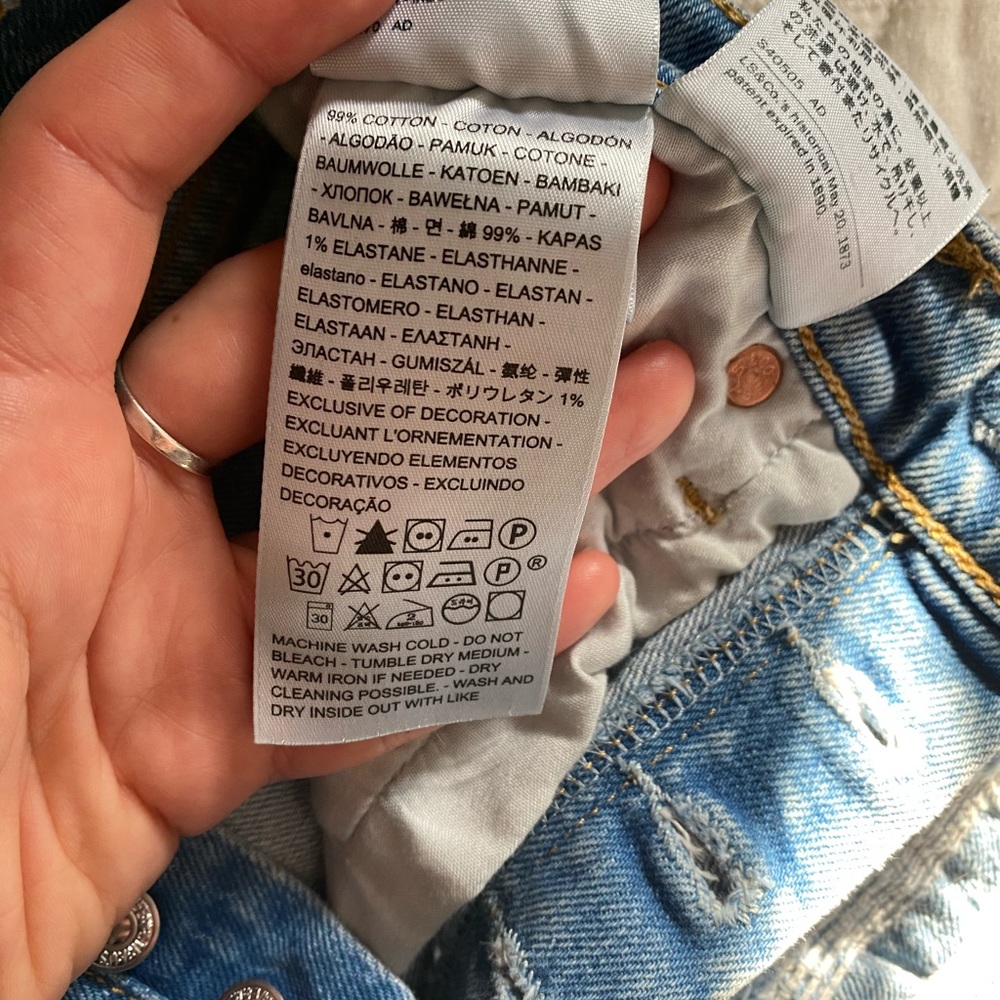 Levi’s Ribcage Shorts - Picture 4 of 4